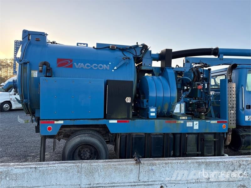 Volvo Con V390LHA on  Volvo WG 4x2 Sewer Cleaner Truck 組合/真空油槽車