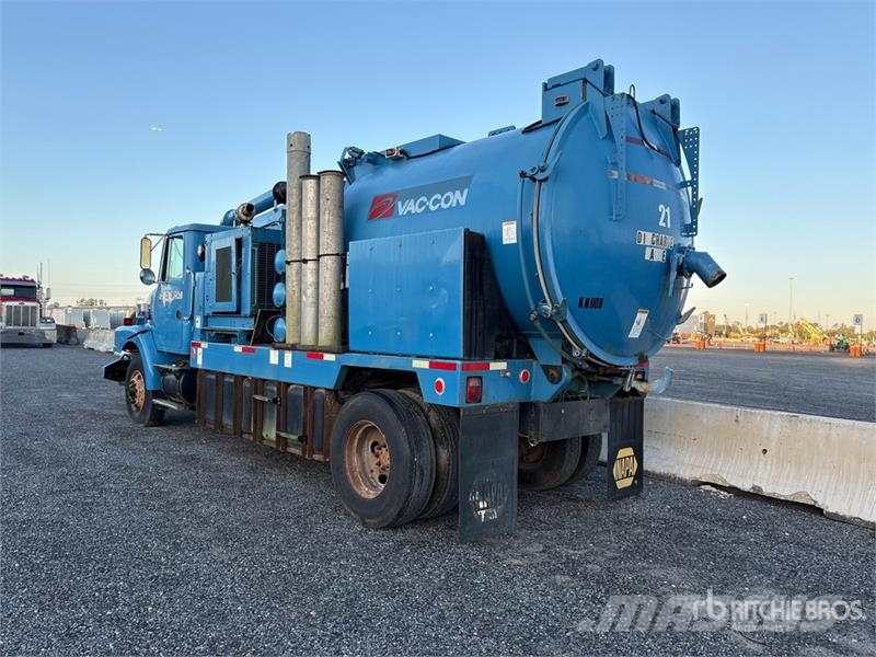Volvo Con V390LHA on  Volvo WG 4x2 Sewer Cleaner Truck 組合/真空油槽車