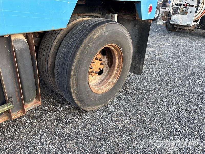 Volvo Con V390LHA on  Volvo WG 4x2 Sewer Cleaner Truck 組合/真空油槽車