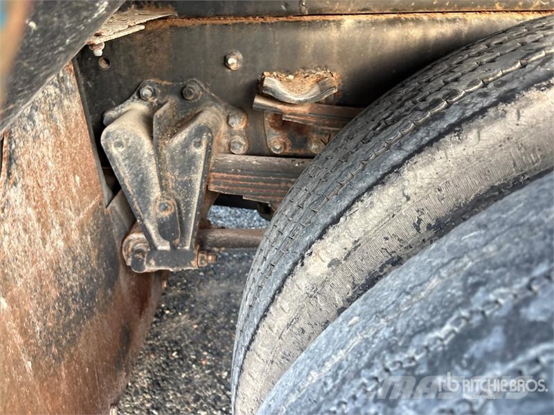 Volvo Con V390LHA on  Volvo WG 4x2 Sewer Cleaner Truck 組合/真空油槽車