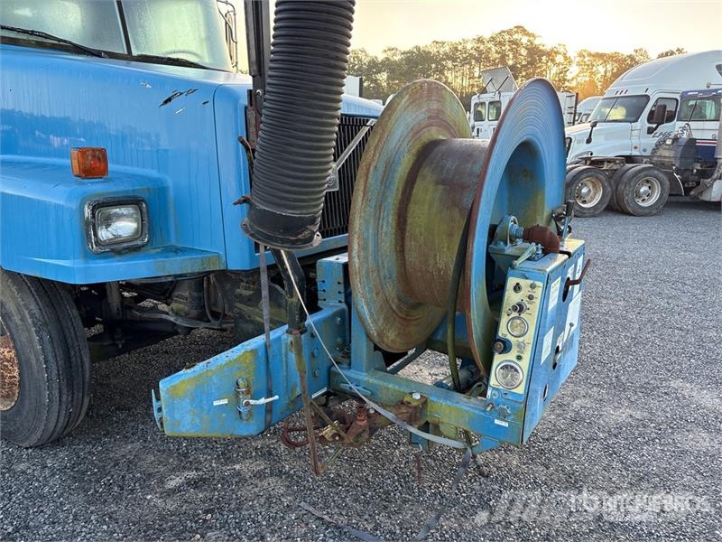 Volvo Con V390LHA on  Volvo WG 4x2 Sewer Cleaner Truck 組合/真空油槽車
