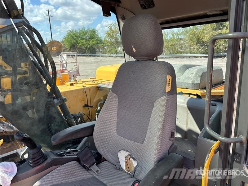 Volvo EC140DL Tracked Excavator Roomikekskavaatorid