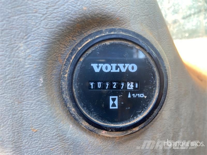 Volvo EC220 DL Tracked Excavator Kāpurķēžu ekskavatori