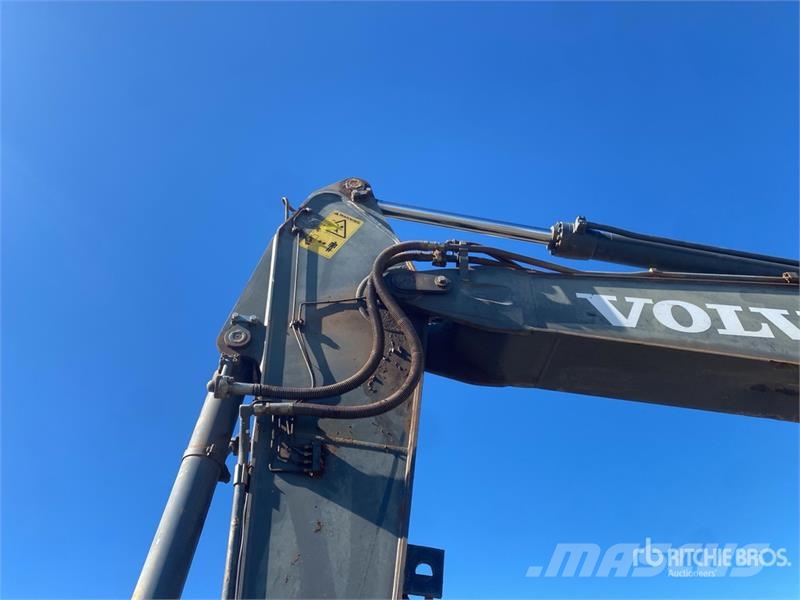 Volvo EC220 DL Tracked Excavator Kāpurķēžu ekskavatori
