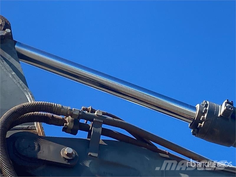 Volvo EC220 DL Tracked Excavator Kāpurķēžu ekskavatori