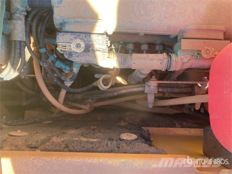 Volvo EC220 DL Tracked Excavator Kāpurķēžu ekskavatori