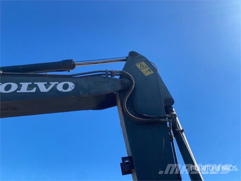 Volvo EC220 DL Tracked Excavator Kāpurķēžu ekskavatori
