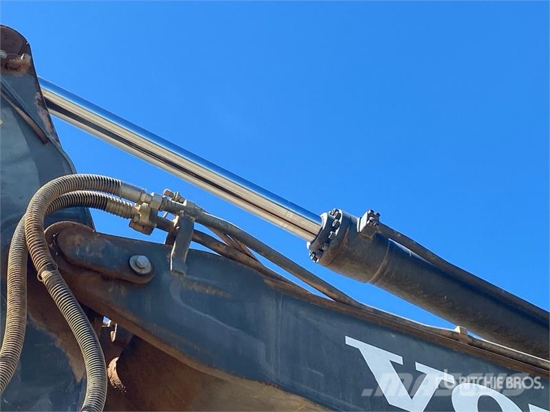Volvo EC220 DL Tracked Excavator Bagri goseničarji
