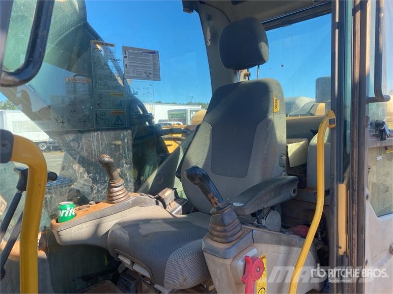 Volvo EC220 DL Tracked Excavator Kāpurķēžu ekskavatori