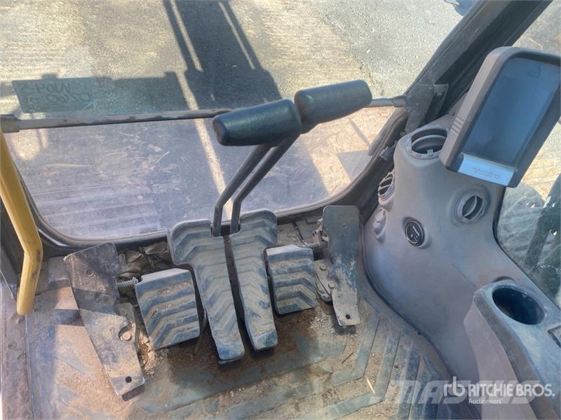 Volvo EC220 DL Tracked Excavator Bagri goseničarji