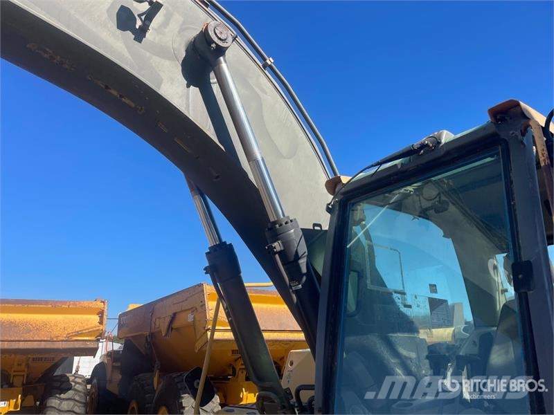 Volvo EC220DL Tracked Excavator Εκσκαφείς με ερπύστριες
