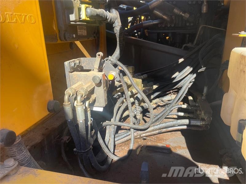 Volvo EC220DL Tracked Excavator Εκσκαφείς με ερπύστριες