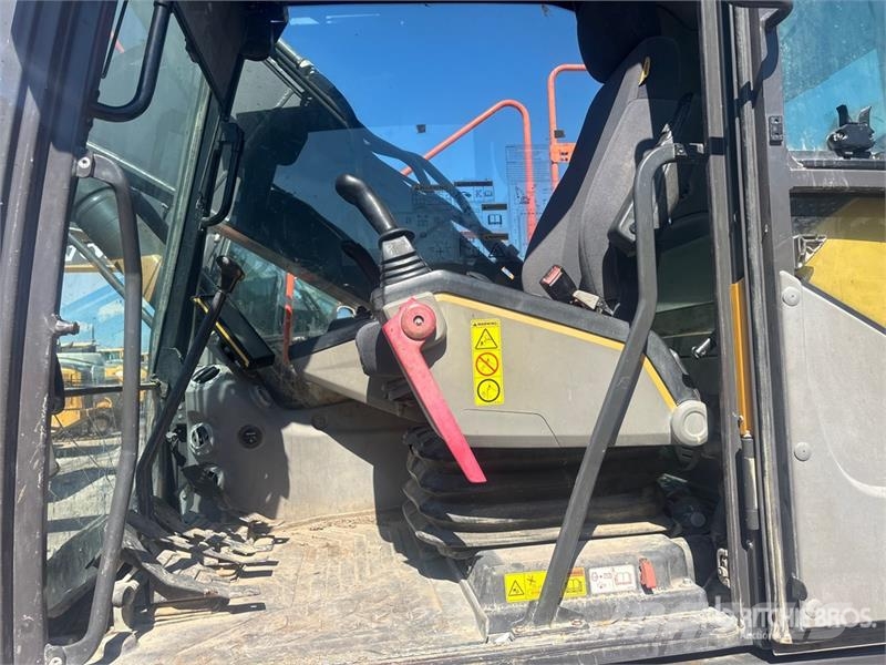 Volvo EC220E Tracked Excavator Lánctalpas kotrók
