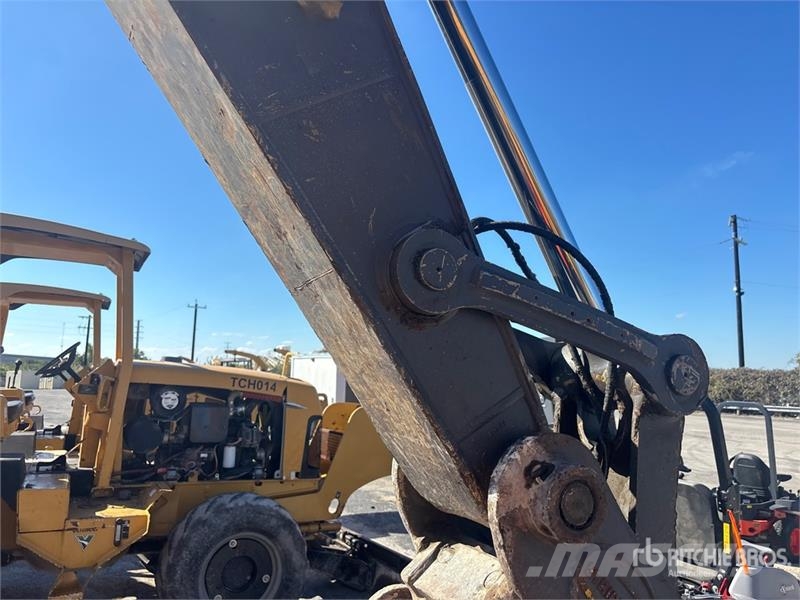 Volvo EC220E Tracked Excavator Roomikekskavaatorid