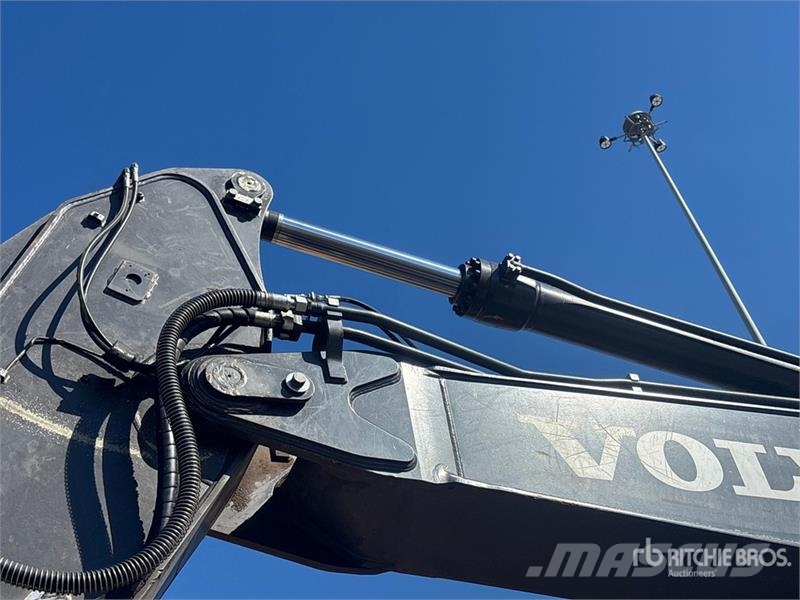 Volvo EC220E Tracked Excavator Roomikekskavaatorid