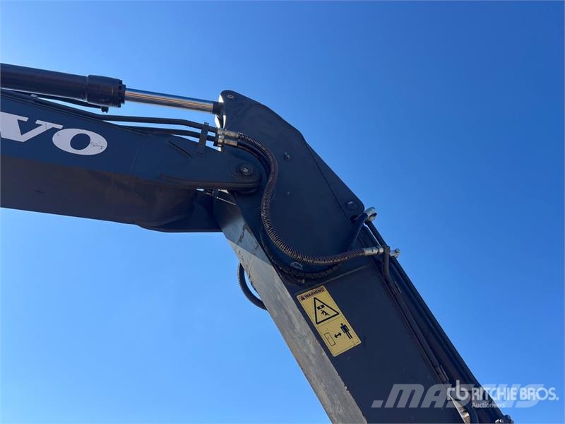 Volvo EC220E Tracked Excavator Roomikekskavaatorid