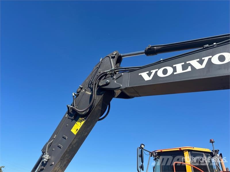Volvo EC220E Tracked Excavator Roomikekskavaatorid