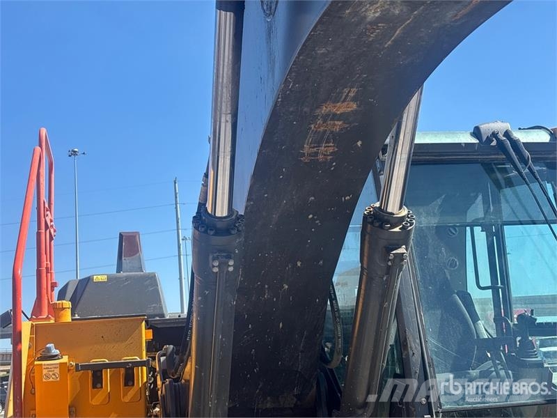 Volvo EC220E Tracked Excavator Lánctalpas kotrók