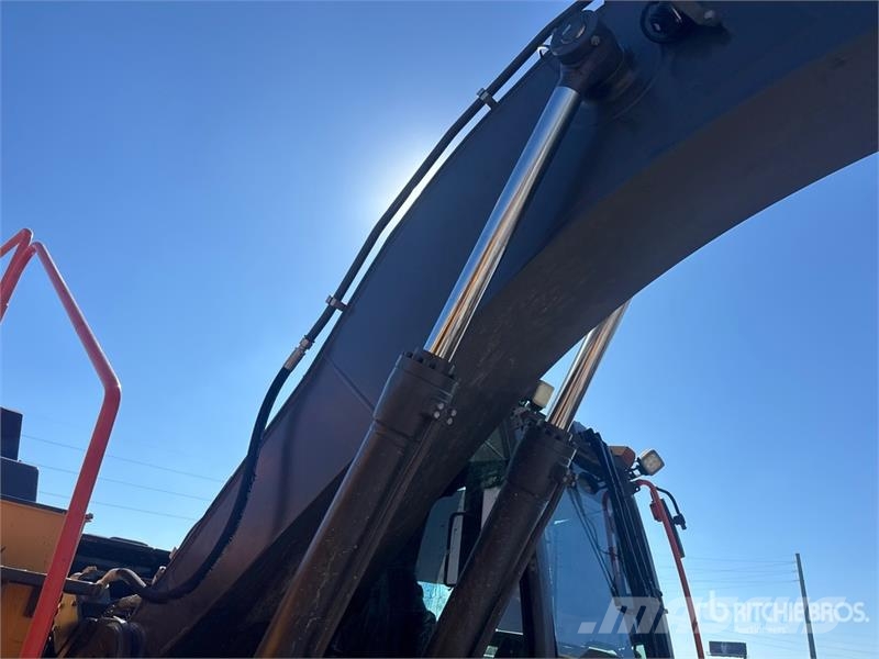 Volvo EC220E Tracked Excavator Roomikekskavaatorid