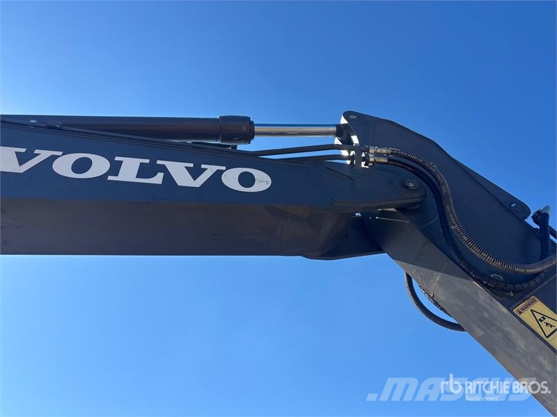 Volvo EC220E Tracked Excavator Roomikekskavaatorid