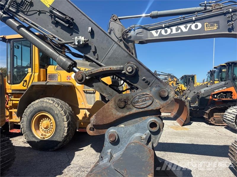 Volvo EC220EL Tracked Excavator Roomikekskavaatorid