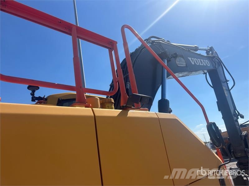 Volvo EC220EL Tracked Excavator Roomikekskavaatorid