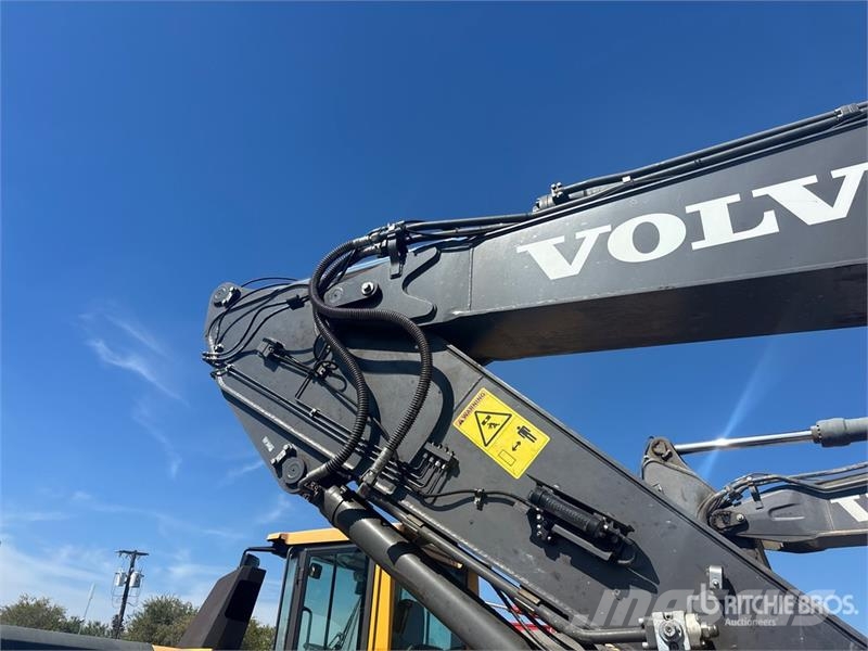 Volvo EC220EL Tracked Excavator Roomikekskavaatorid