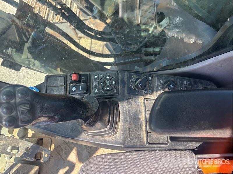Volvo EC220EL Tracked Excavator Roomikekskavaatorid