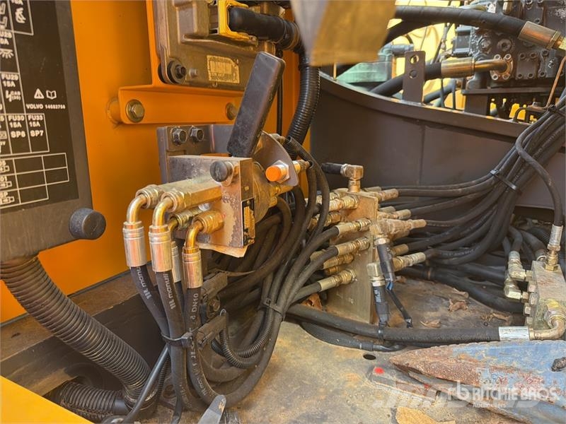 Volvo EC250DL Tracked Excavator Roomikekskavaatorid