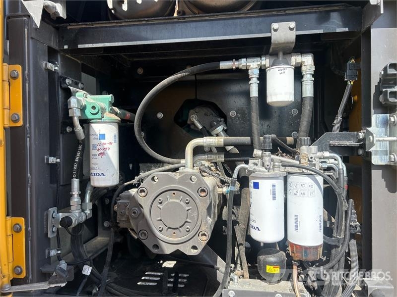 Volvo EC250E Tracked Excavator (Inoperable) Beltegraver
