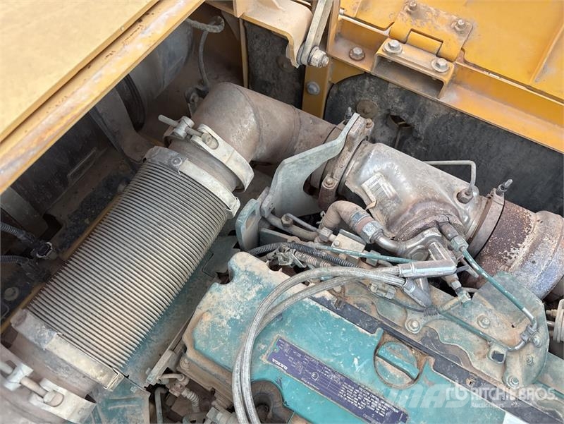 Volvo EC300DL Tracked Excavator Gravemaskiner på larvebånd