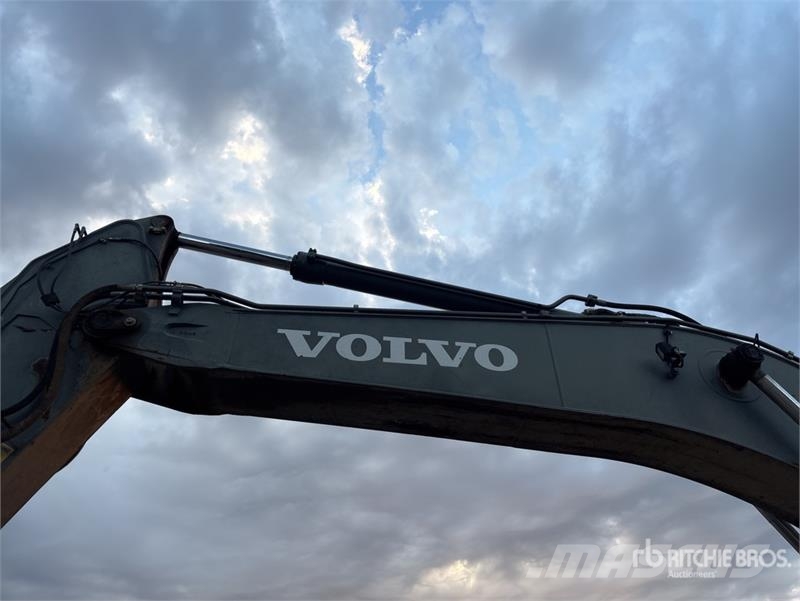 Volvo EC300DL Tracked Excavator Gravemaskiner på larvebånd