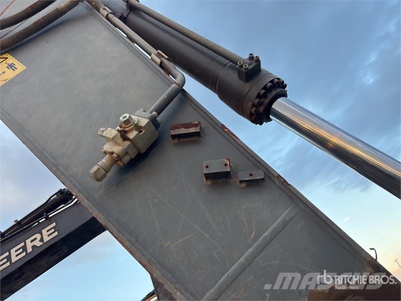 Volvo EC300DL Tracked Excavator Gravemaskiner på larvebånd