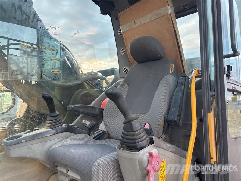 Volvo EC300DL Tracked Excavator Gravemaskiner på larvebånd