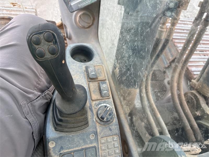 Volvo EC300DL Tracked Excavator Gravemaskiner på larvebånd