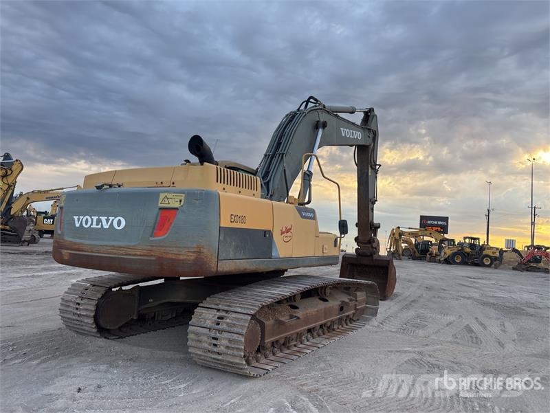 Volvo EC300DL Tracked Excavator Gravemaskiner på larvebånd