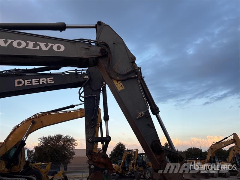 Volvo EC300DL Tracked Excavator Gravemaskiner på larvebånd