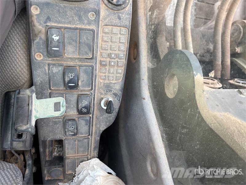 Volvo EC300DL Tracked Excavator Gravemaskiner på larvebånd
