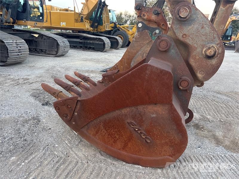Volvo EC300DL Tracked Excavator Gravemaskiner på larvebånd