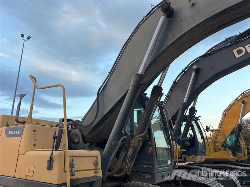 Volvo EC300DL Tracked Excavator Gravemaskiner på larvebånd
