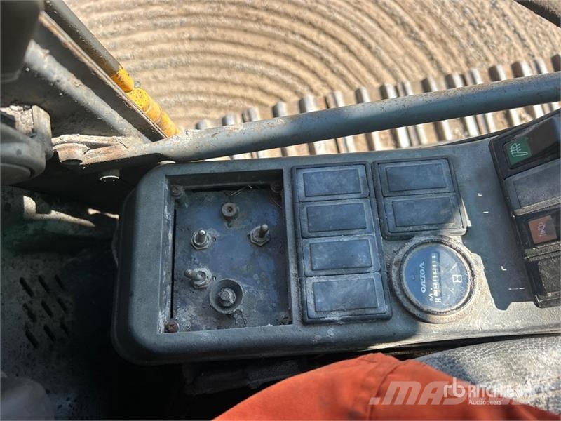 Volvo EC330BLC Roomikekskavaatorid