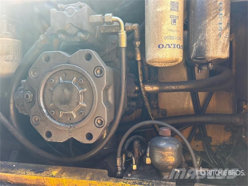 Volvo EC330BLC Roomikekskavaatorid