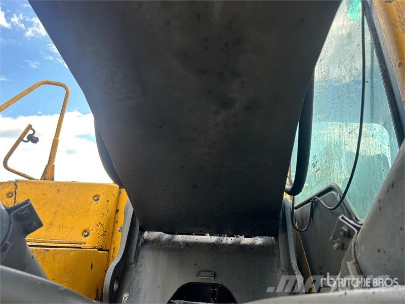 Volvo EC330BLC Roomikekskavaatorid
