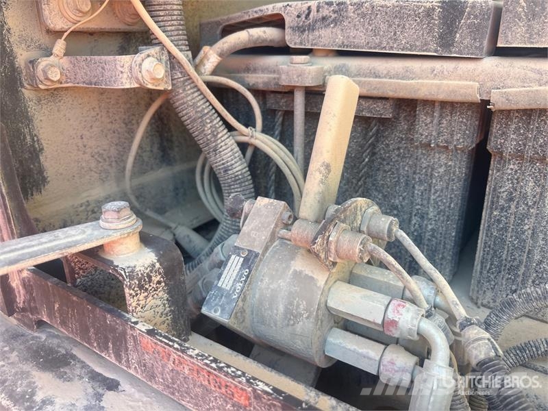 Volvo EC380E Tracked Excavator Roomikekskavaatorid