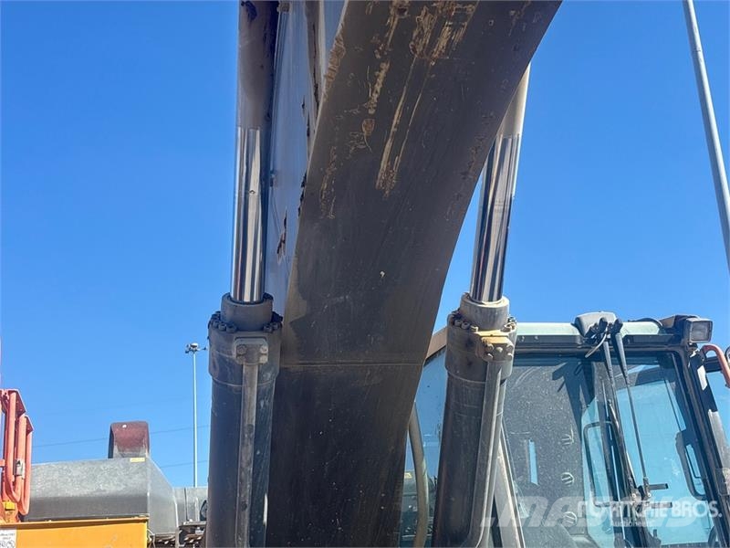 Volvo EC380E Tracked Excavator Roomikekskavaatorid