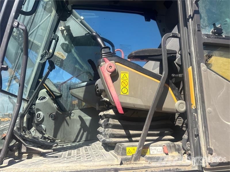 Volvo EC380E Tracked Excavator Roomikekskavaatorid