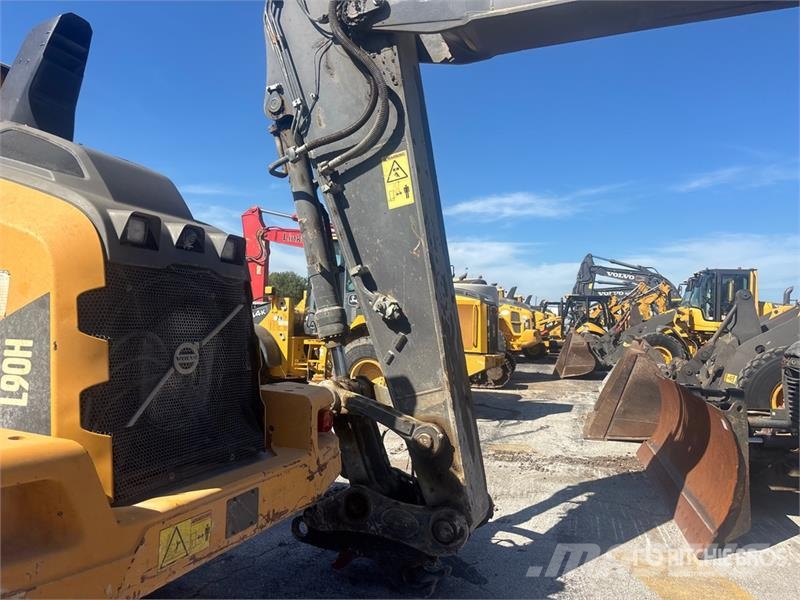 Volvo EC380E Tracked Excavator Roomikekskavaatorid