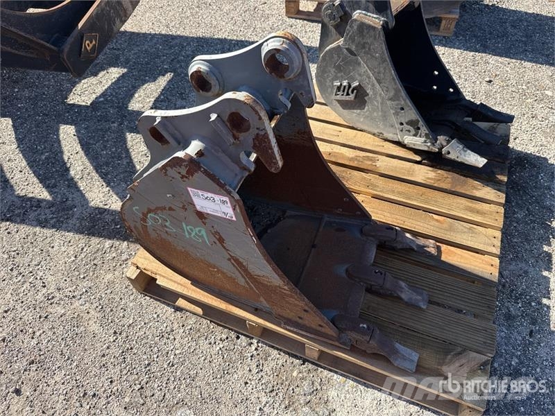 Volvo EC55BKT18 17 in Digging Excavator Bucket دلاء