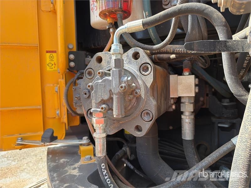 Volvo ECR235EL Tracked Excavator حفارات زحافة