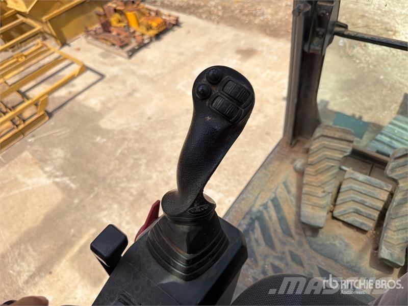 Volvo ECR235EL Tracked Excavator حفارات زحافة